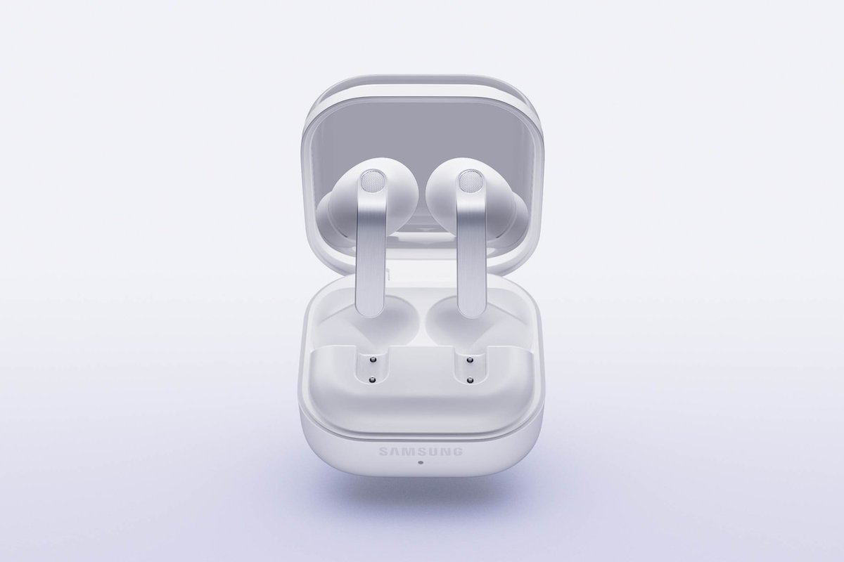 Galaxy Buds4 Pro yarı saydam kapaklı şarj kutusu
