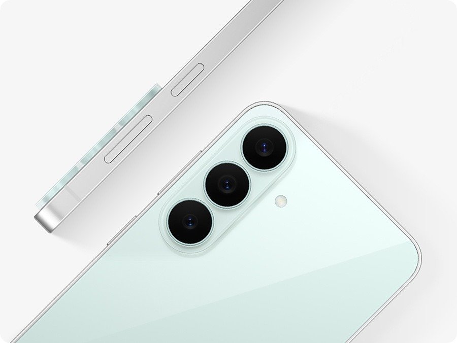 Galaxy S26 FE Su Yeşili kamera yakın çekim