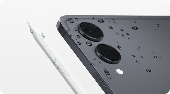 Su damlacıklarıyla kaplı Tab S11 ve S Pen